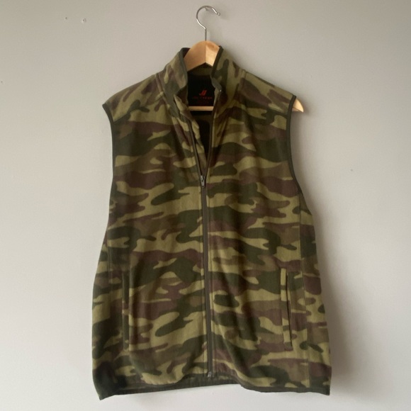 Fleece Camo Zip-Up Vest - Picture 2 of 6
